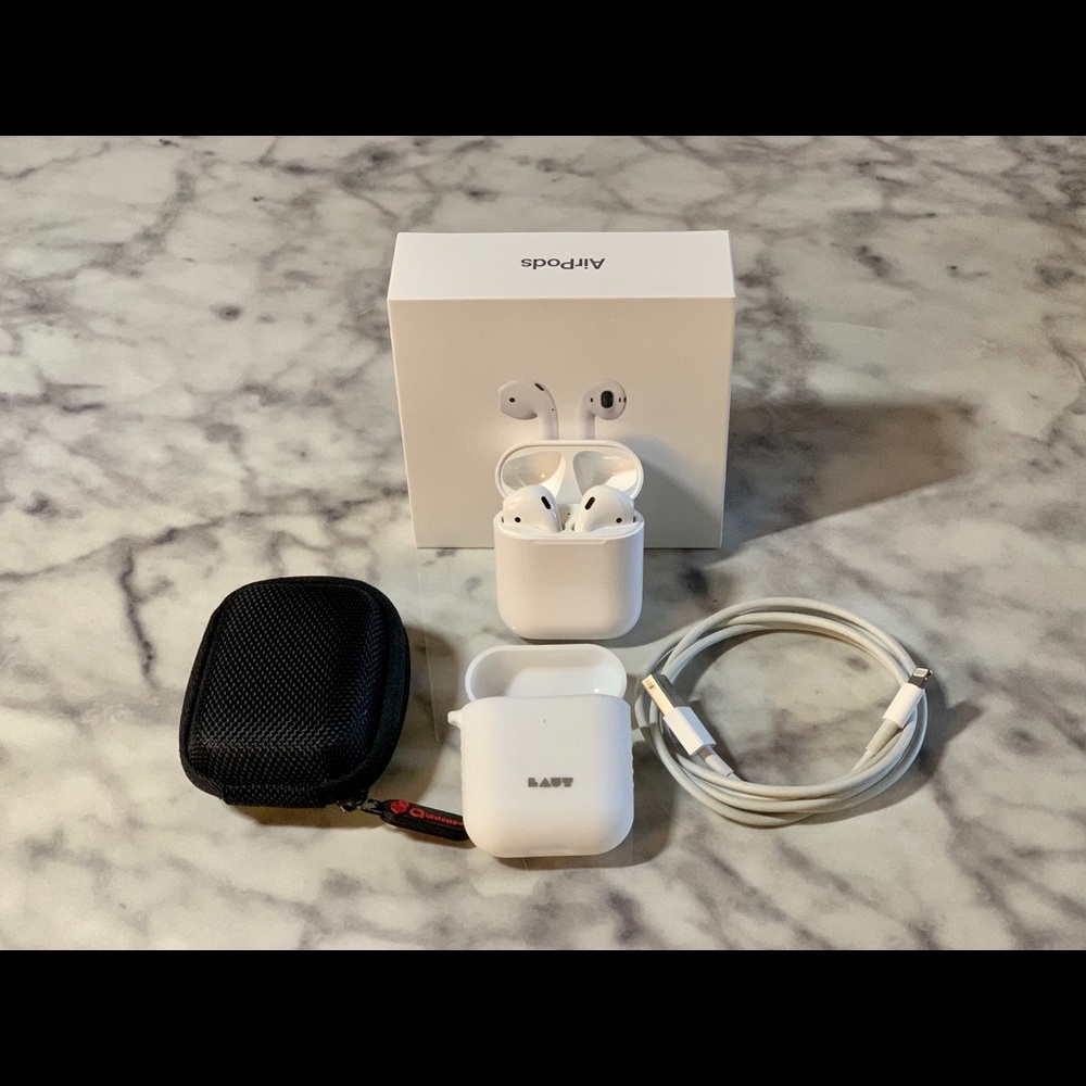 AirPods 1st Generation - Excellent Condition
